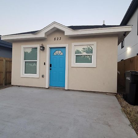 דירות מקאלן The House With The Blue Door. מראה חיצוני תמונה